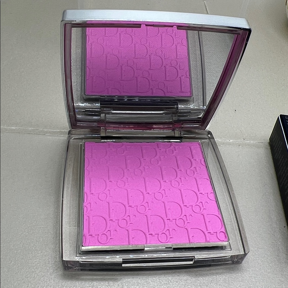 DIOR Backstage Rosy Glow Blush with pH-Activated
Pink With Dust Bag , W/Box - Picture 7 of 17